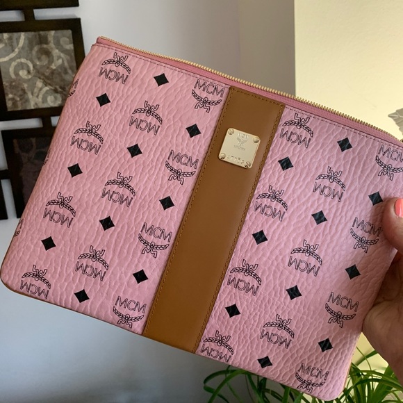 ⛔️SOLD⛔️Auth.MCM logo Diamond Leather zip clutch - Picture 5 of 15